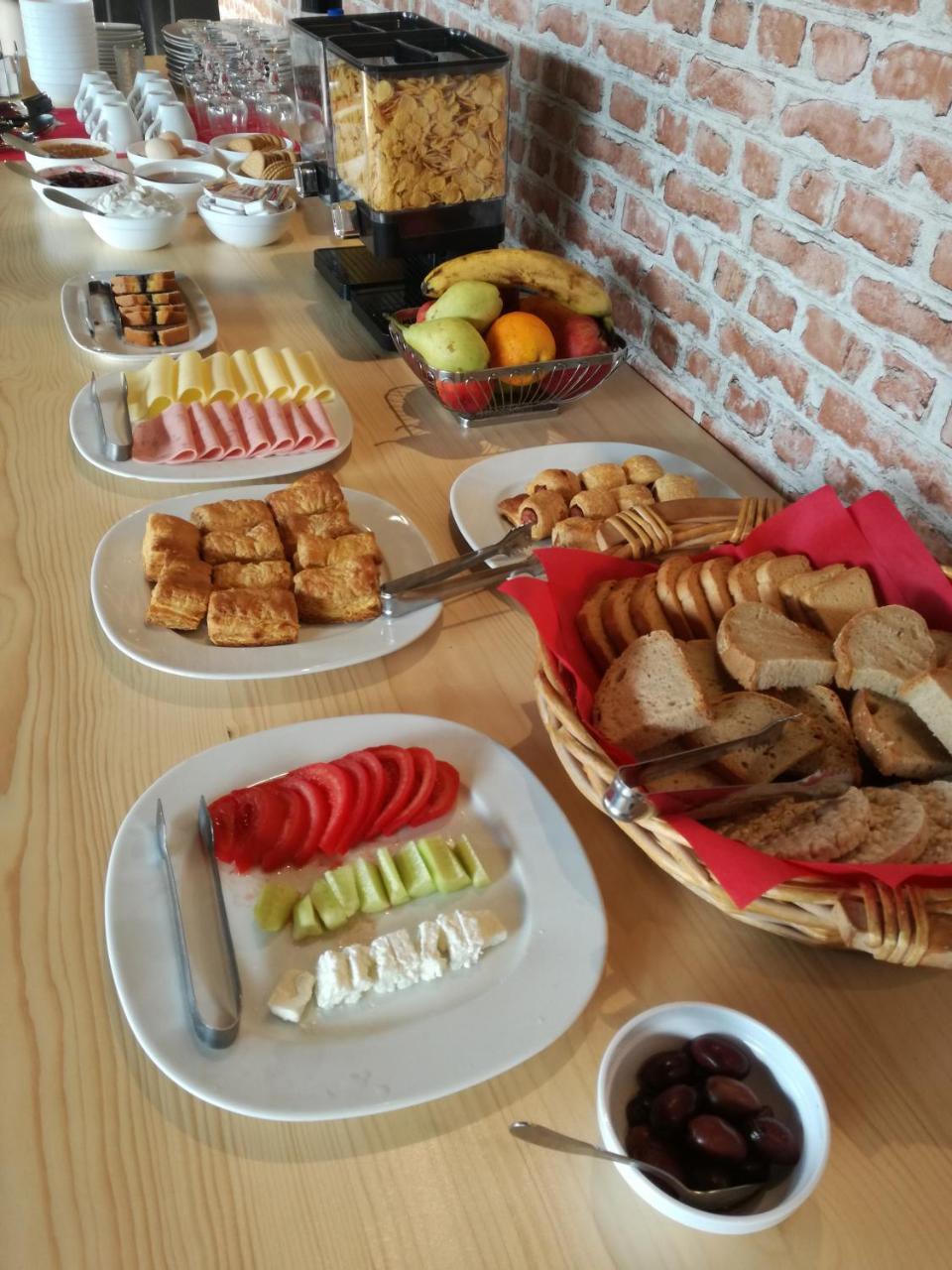 Leonidaion Guesthouse Ancient Olympia Dış mekan fotoğraf A typical Bulgarian breakfast